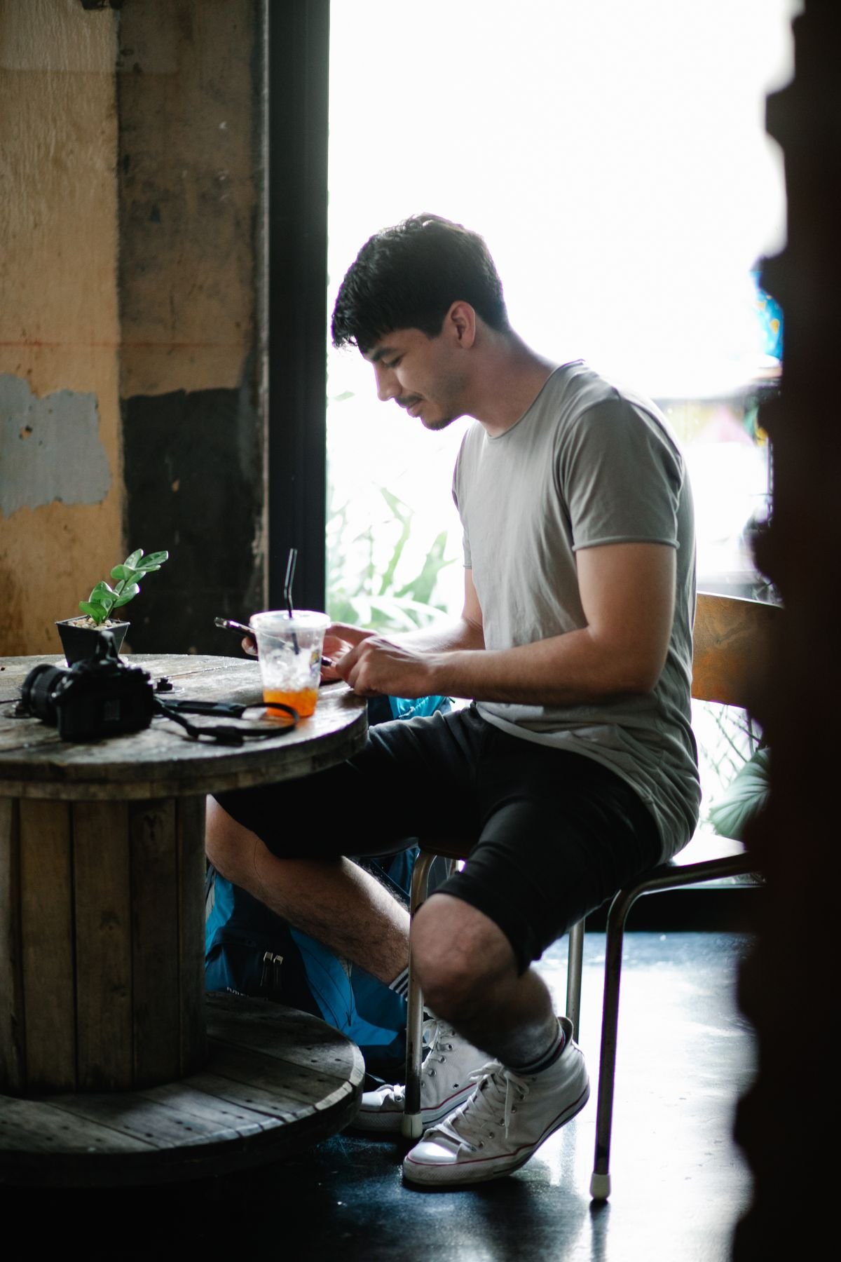 A person looking at a smartphone at a café